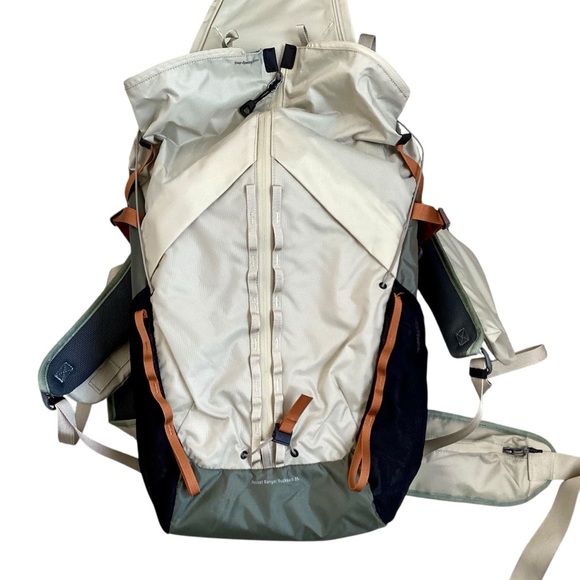 (NWOT) VSGO Pocket Ranger 35L Camera Backpack - Picture 5 of 10